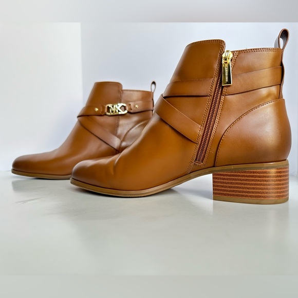 Michael Kors booties - Picture 3 of 14